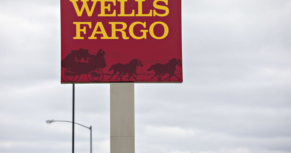 Former Wells Fargo execs, OCC set to square off at fake-accounts trial 1 Former Wells Fargo execs, OCC set to square off at fake-accounts trial