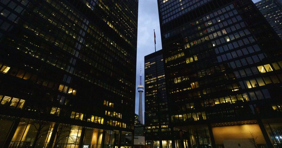 Recession fears plunge Canadian banks into 20% drop from record 1 Recession fears plunge Canadian banks into 20% drop from record