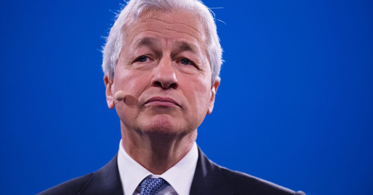 Jamie Dimon's pay kept steady at $31.5 million for 2020 - NewsOpener Jamie Dimon's pay kept steady at $31.5 million for 2020