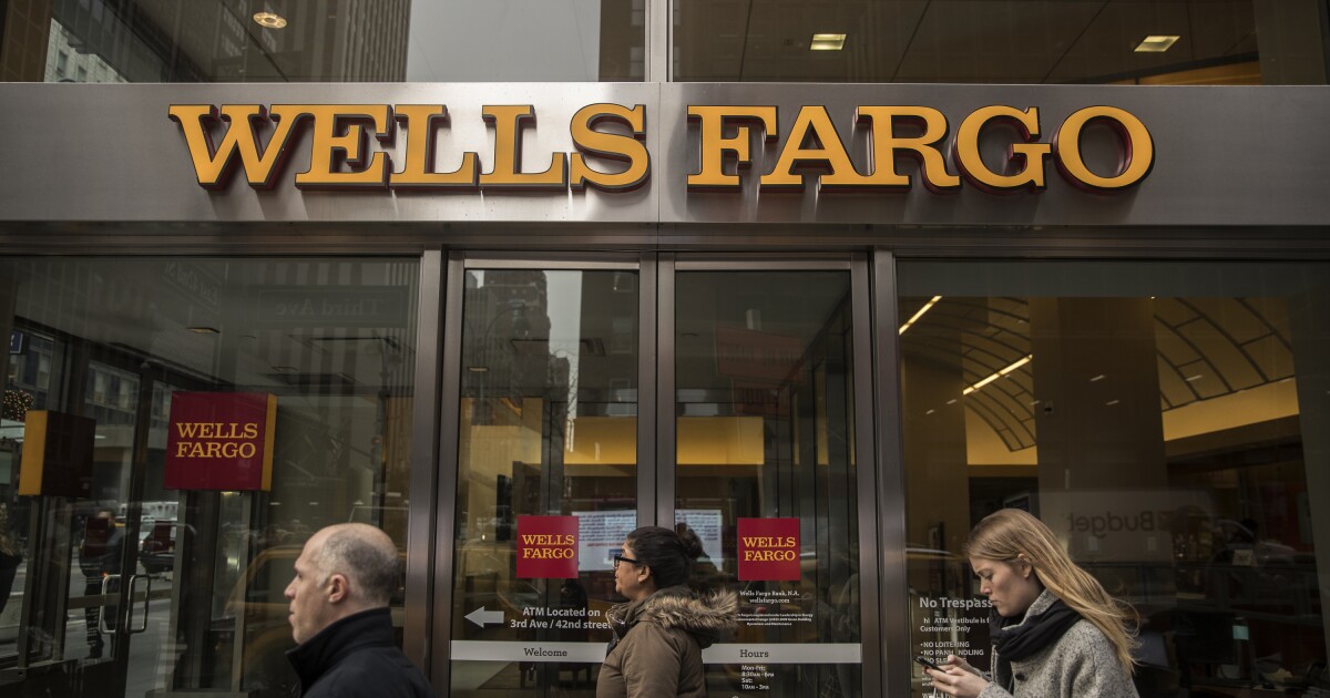 Wells Fargo's Scharf finally making headway on cost-cutting goals 1 Wells Fargo's Scharf finally making headway on cost-cutting goals