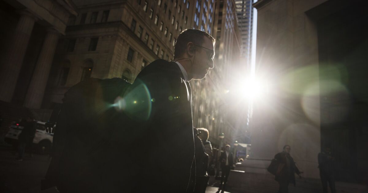 Wall Street unites on 7-bank platform to ease CLO, loan auction 1 Wall Street unites on 7-bank platform to ease CLO, loan auction
