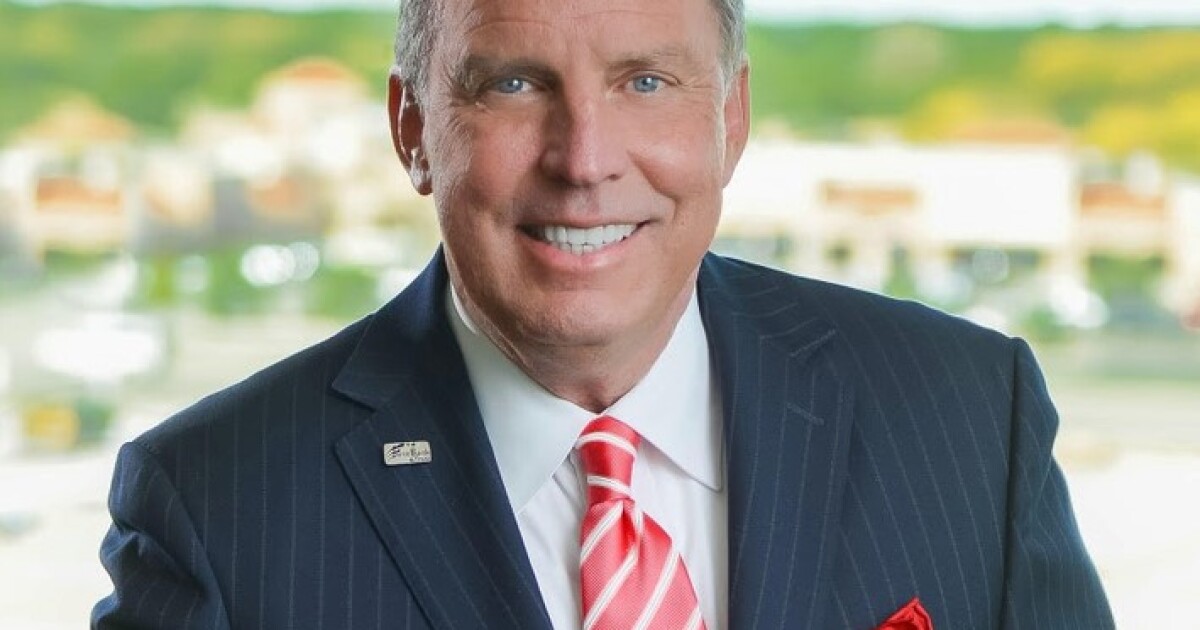 Texas banker to retire as CEO of Heartland's biggest bank - NewsOpener Texas banker to retire as CEO of Heartland's biggest bank