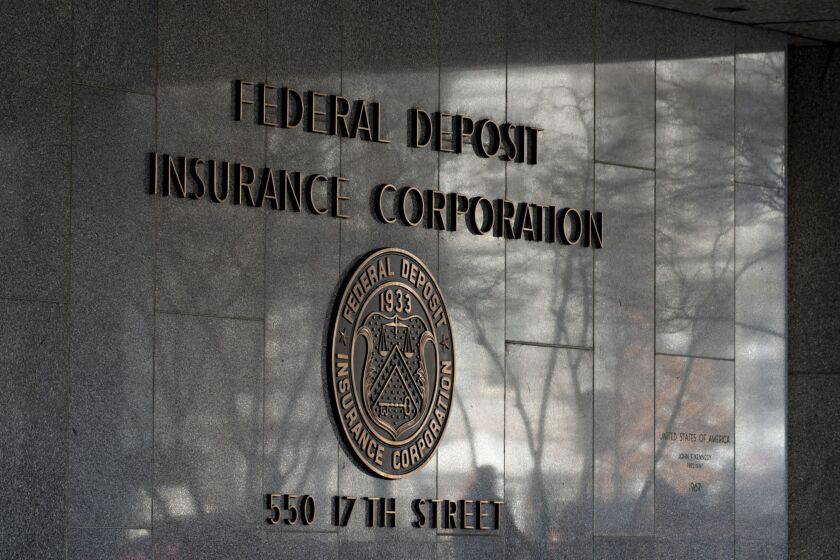 FDIC.周三宣布宣布,它将考虑与工业贷款公司的母公司的一项提案,也称为工业银行。
