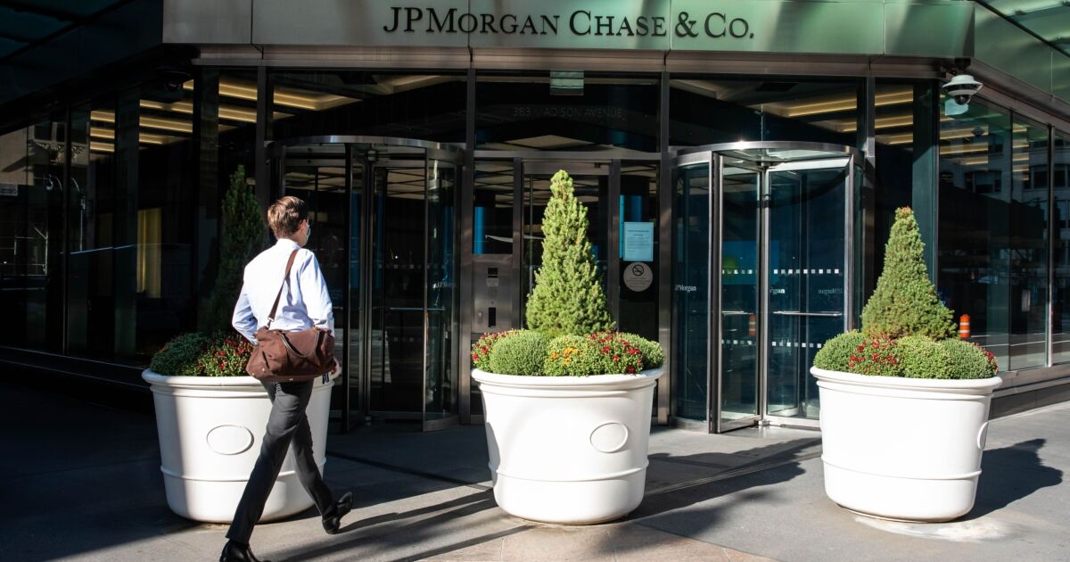 JPMorgan builds its reserves, warns of ‘storm clouds’ 1 JPMorgan builds its reserves, warns of ‘storm clouds’