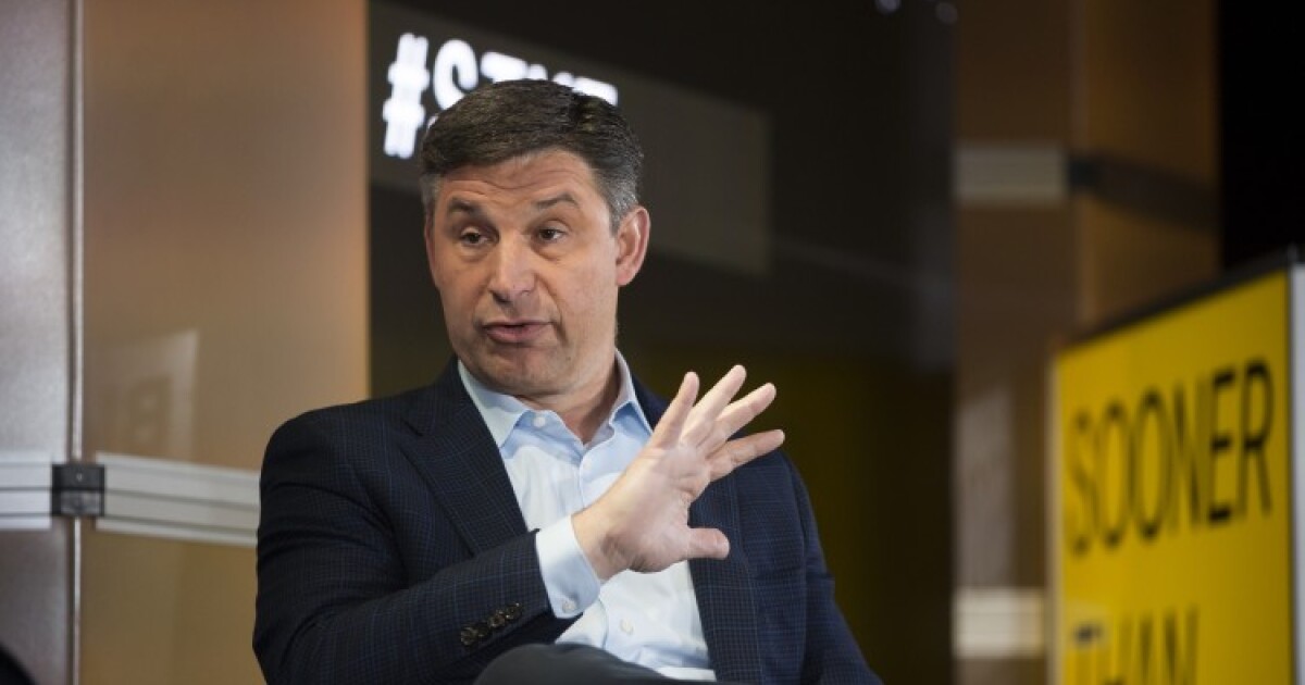 SoFi gets preliminary OK on bank charter, launches credit card - NewsOpener SoFi gets preliminary OK on bank charter, launches credit card