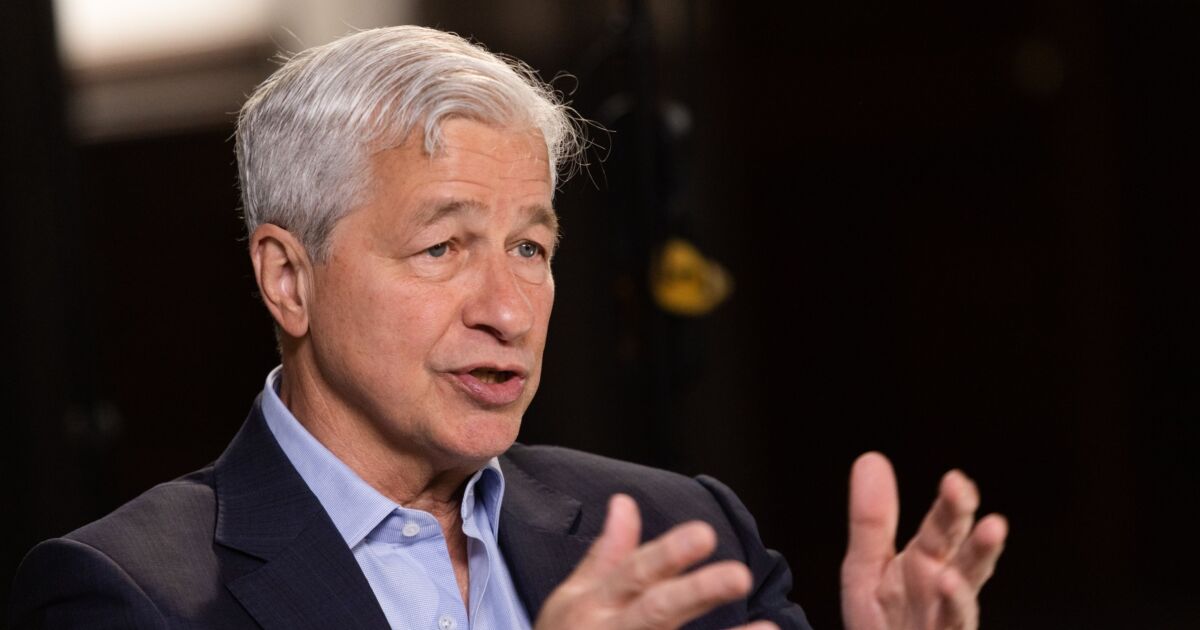 Dimon sets out to win back JPMorgan shareholders after stock slide 1 Dimon sets out to win back JPMorgan shareholders after stock slide