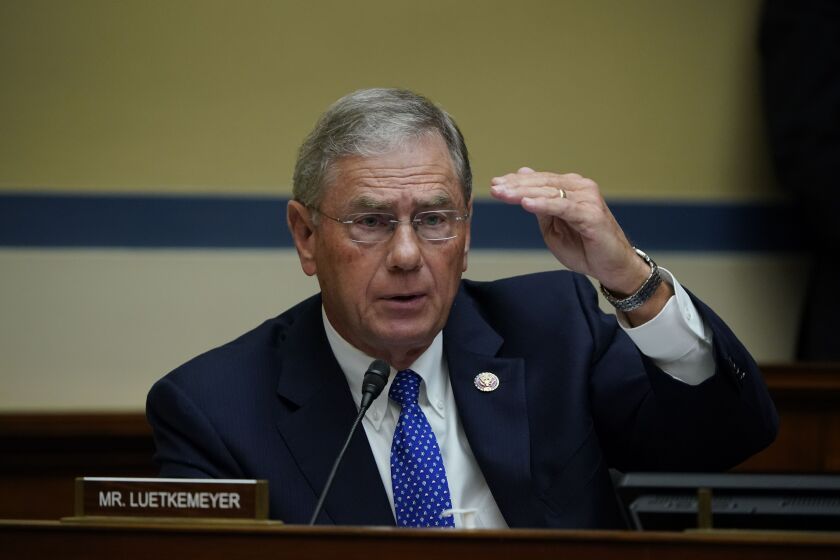 “I'VE总是说,如果你想成为一家银行,你需要像银行那样受到监管,“REP。布莱恩Luetkemeyer,R-Mo。