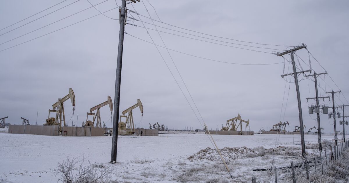 Blackouts, deep freeze force Texas banks to shutter branches - NewsOpener Blackouts, deep freeze force Texas banks to shutter branches