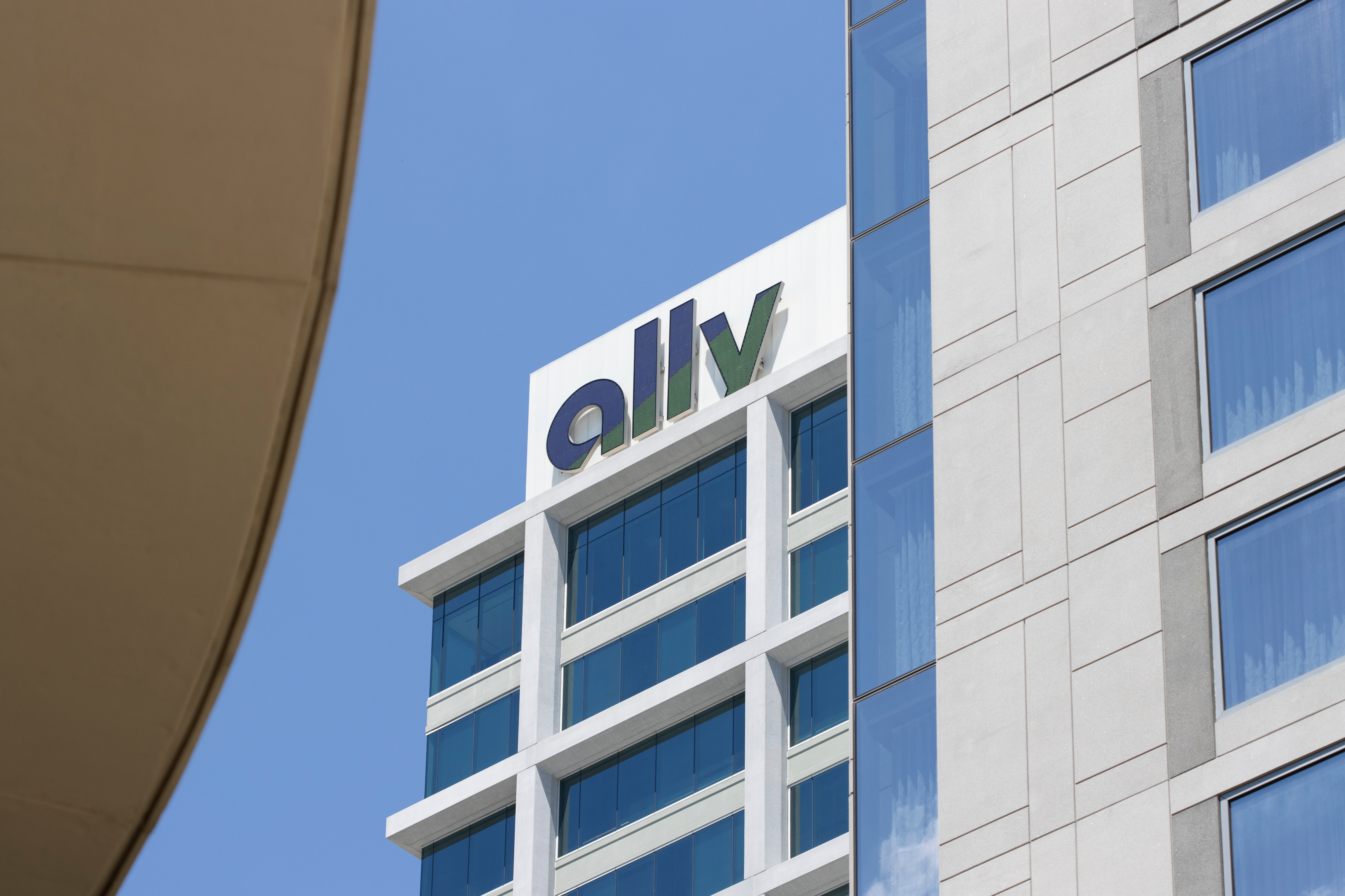 Ally Financial starts job cuts with less than 5% of staff affected