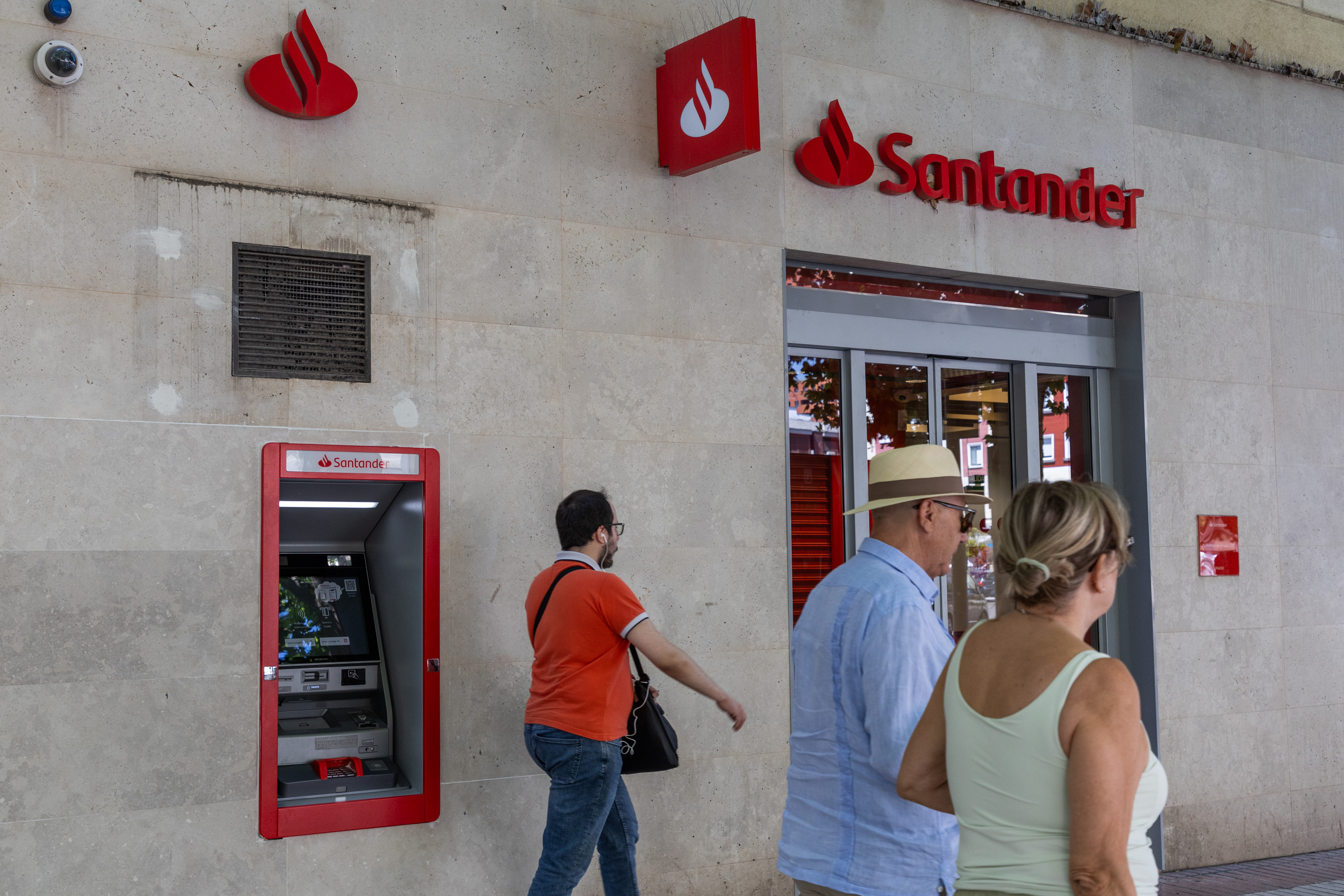 Santander's Openbank launches crypto trading for retail clients