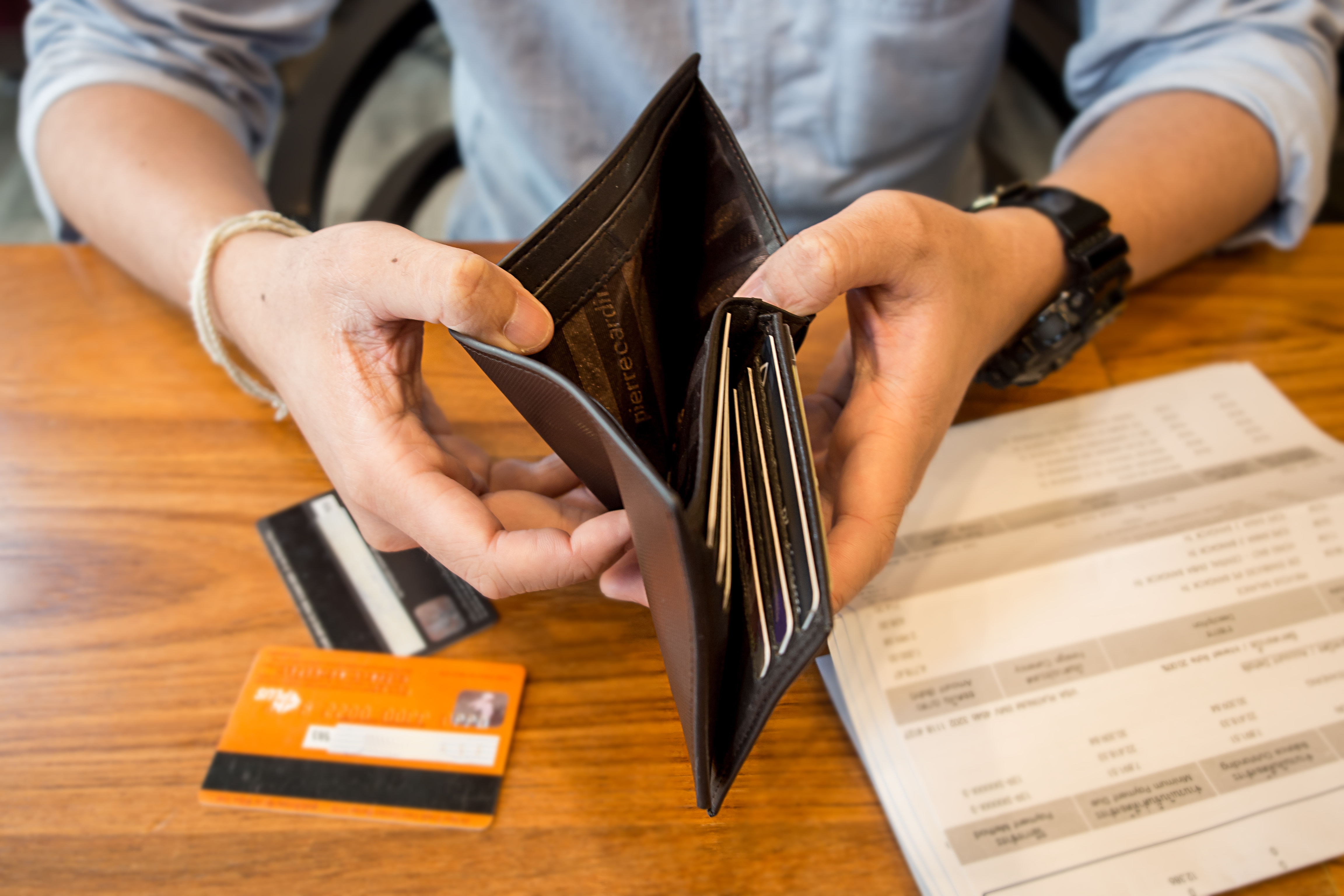 More Americans fell behind on their car loans in Q4: NY Fed