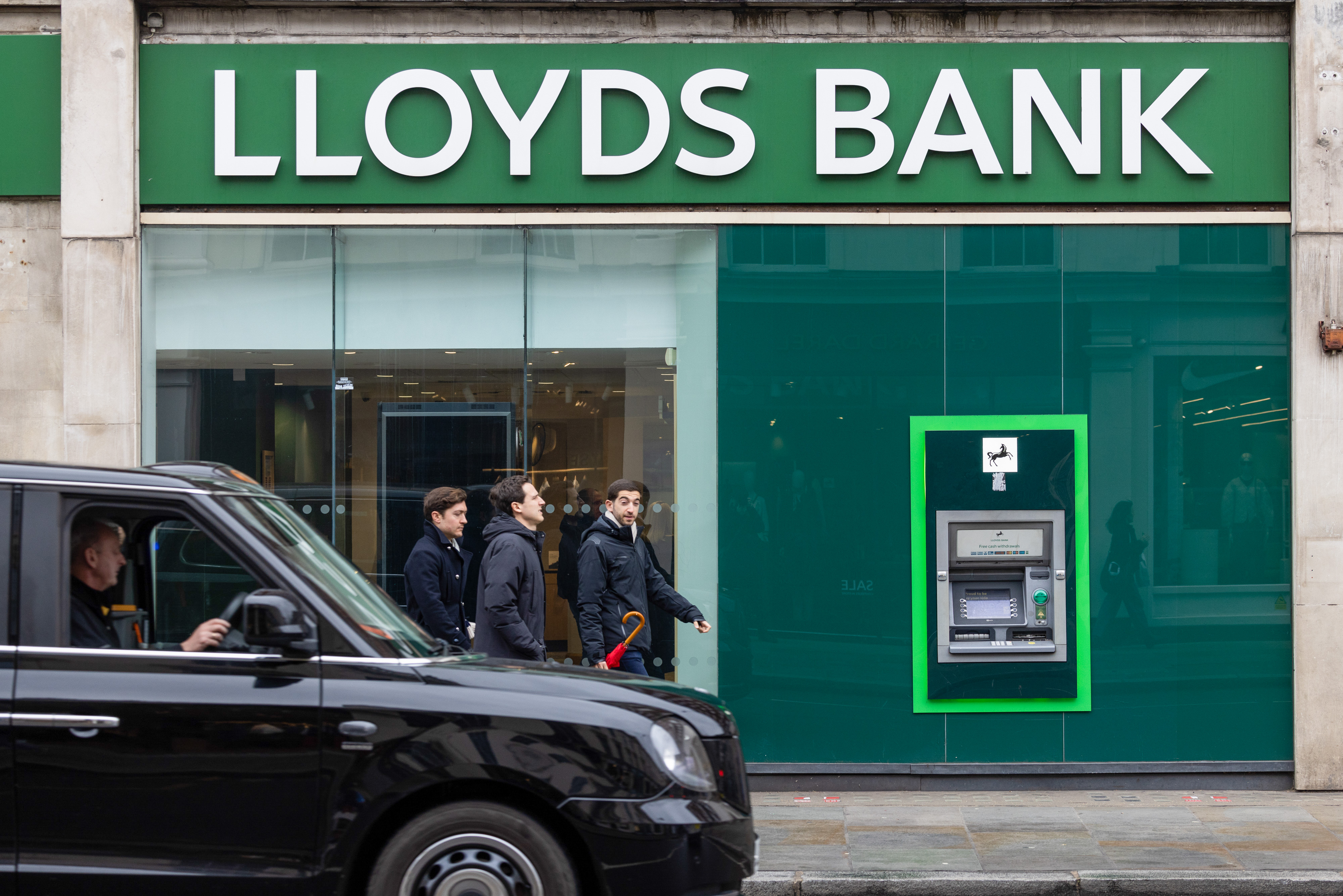 Lloyds Bank moves forward with AI using Google technology | American Banker