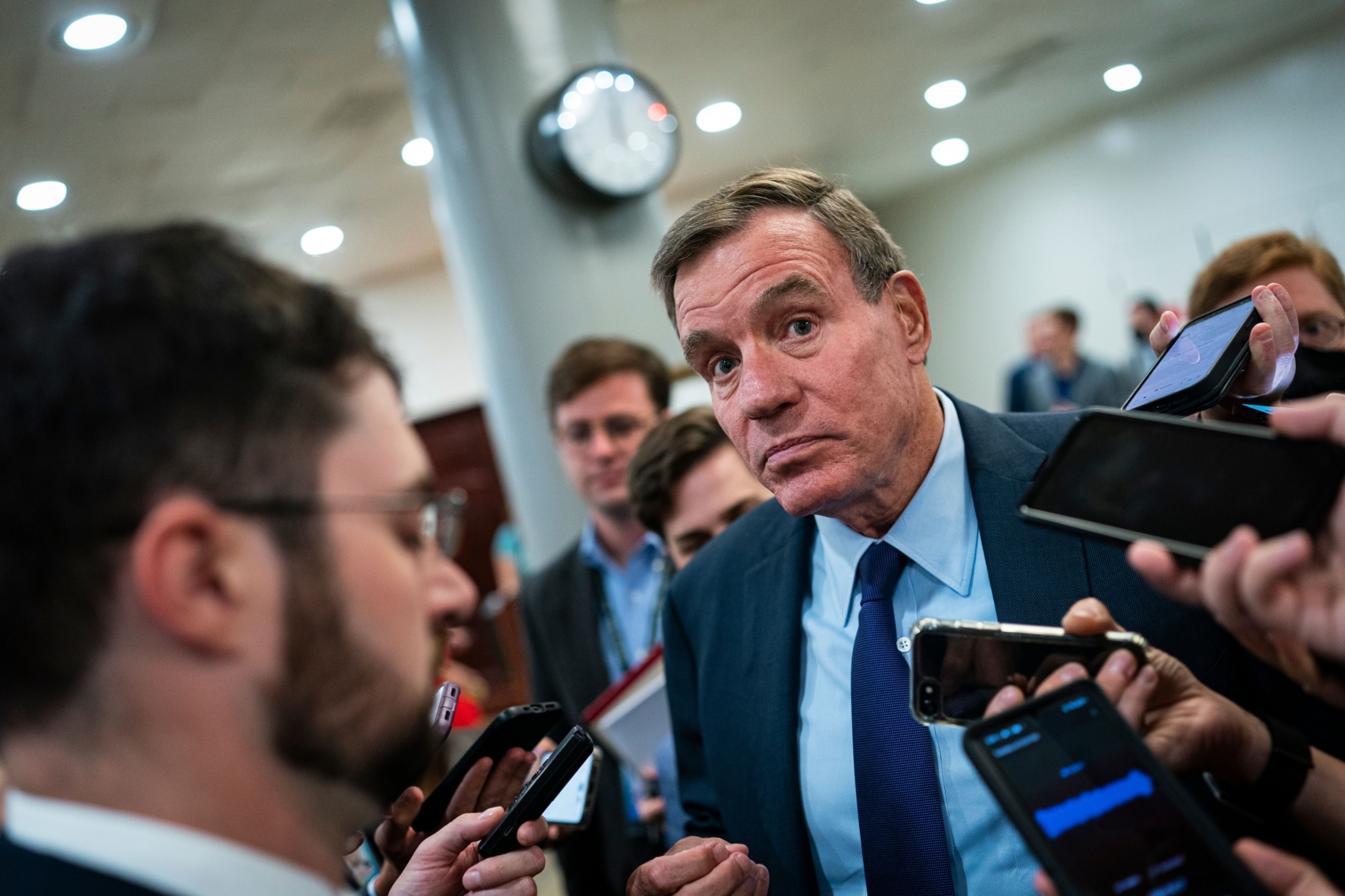 Stablecoin bill fails procedural vote as Democrats back out | American  Banker