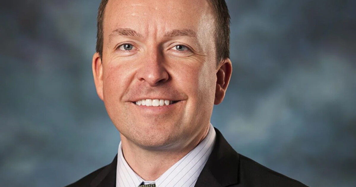 Andy Manzer Illinois makes sales pitch for its paper ahead of $700 million deal ...