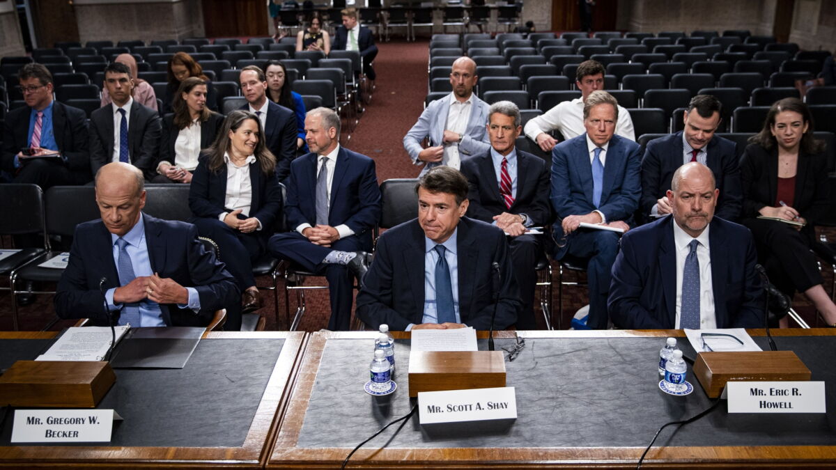 Senators lambast former Silicon Valley Bank CEO for 'really stupid bet' - Vimarsana News
