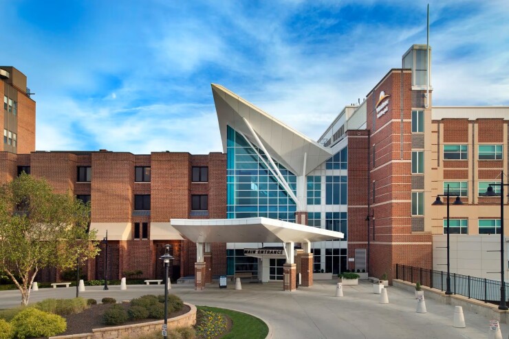 Main entrance to WellSpan York Hospital