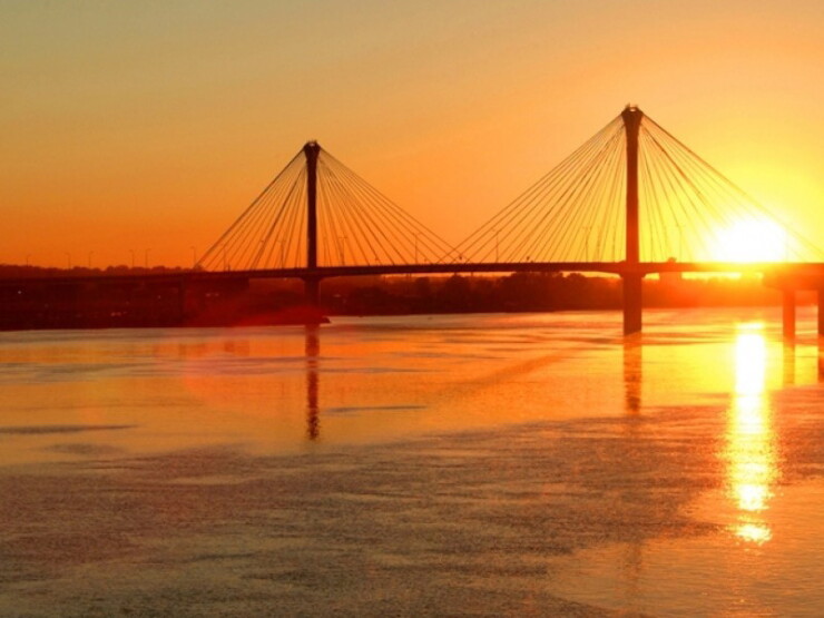 The Clark Bridge links Alton, Illinois, with West Alton, Missouri across the Mississippi River.