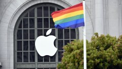 Apple.Pride.Bloomberg.6.18.19.jpg