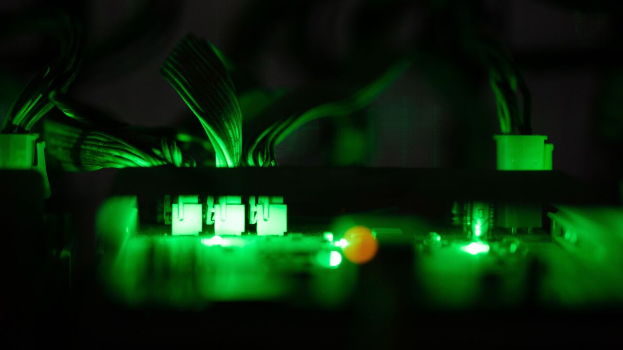 Cables connected to a mining rig computer used to mine cryptocurrency. Photographer: Andrey Rudakov/Bloomberg