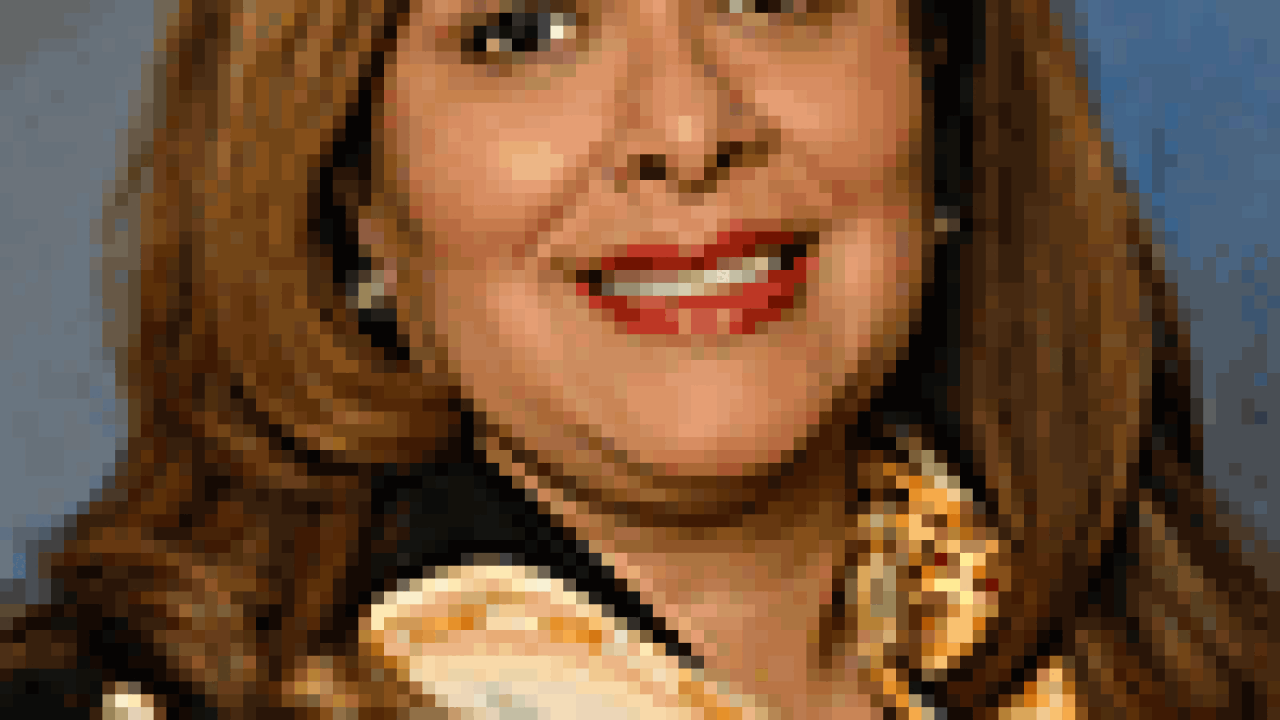adela-cepeda-100.gif