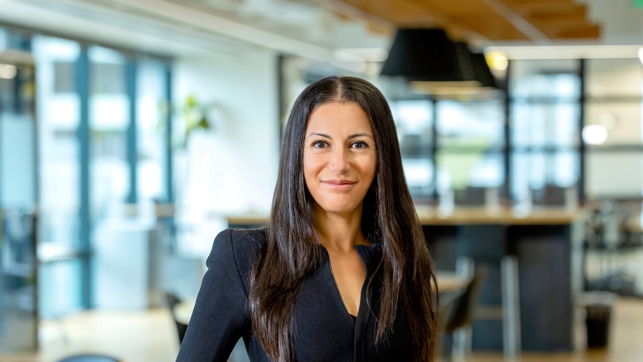 Martin-Hala-Ernst & Young