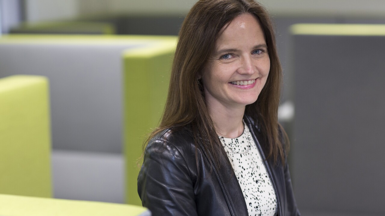 Hogg-Charlotte-Visa-BL