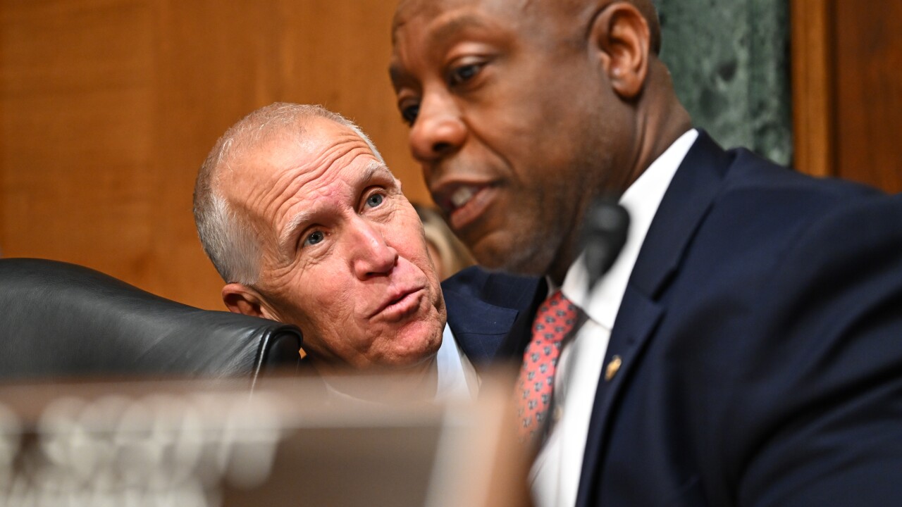 Tillis Scott