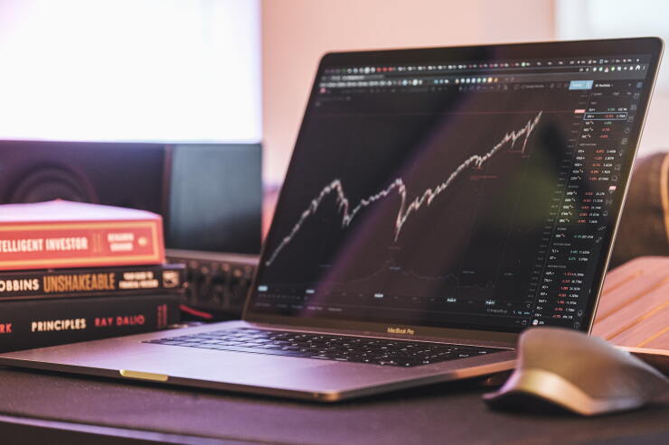 Investing on a computer