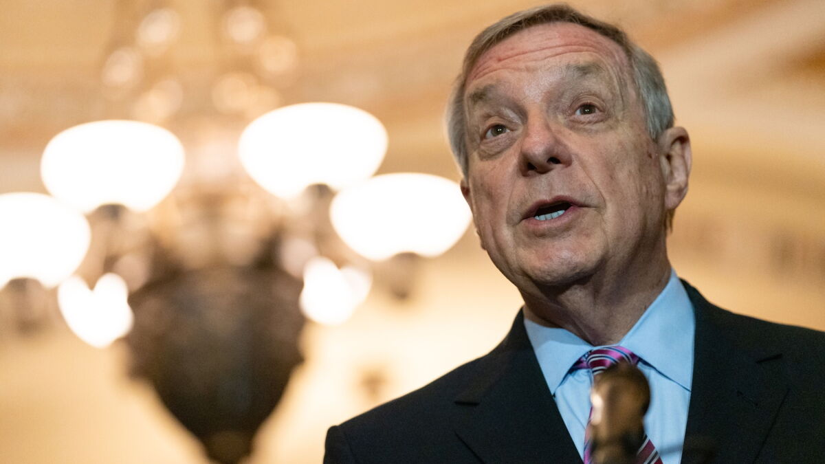 Durbin revives credit card swipe-fee bill with added support - Vimarsana News