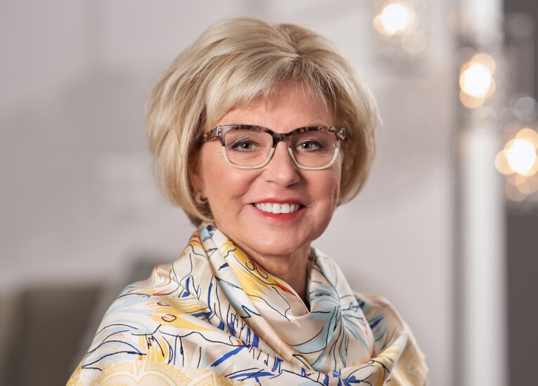 mpwib21-sandy-pierce-cardshowcrop