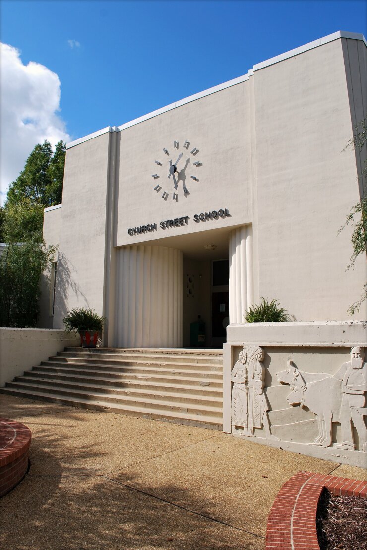 tupelo-schoolhouse-credit-charlie-brenner-wiki