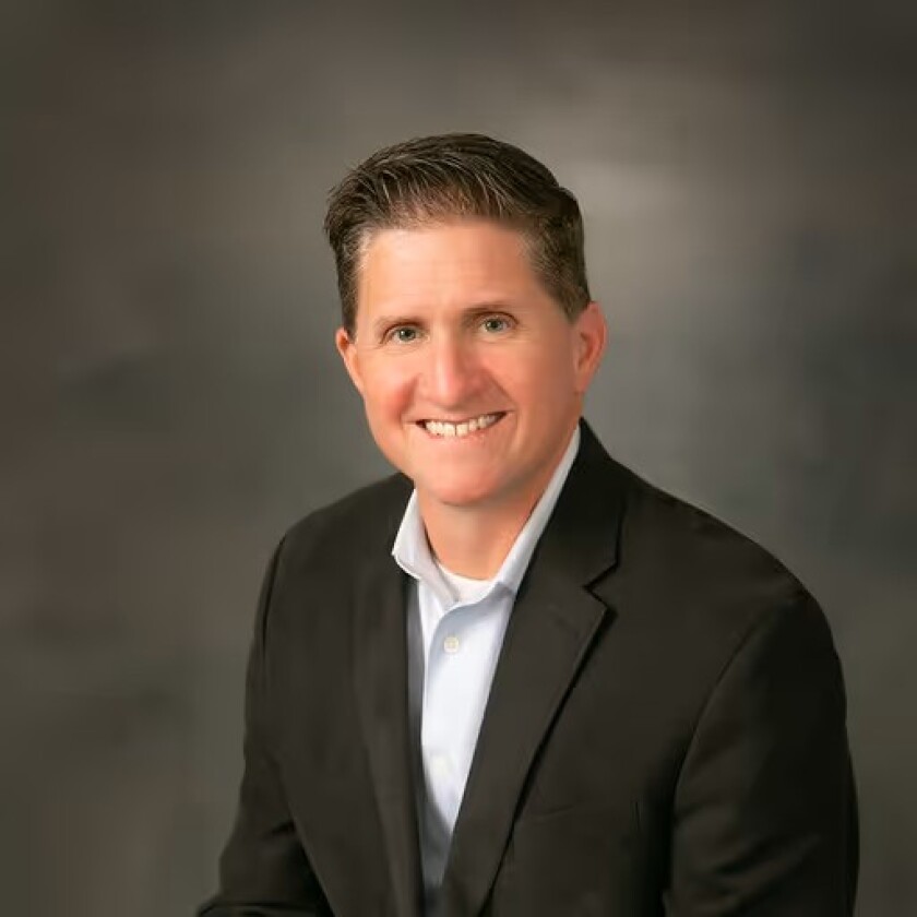 Headshot of Chris Arnold.