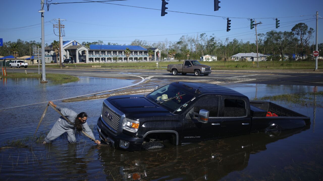di-tow-hurricane-truck-flood-010520