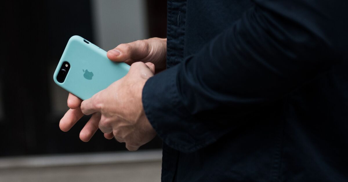 Apple buys Mobeewave, a startup that can turn iPhones into payment terminals