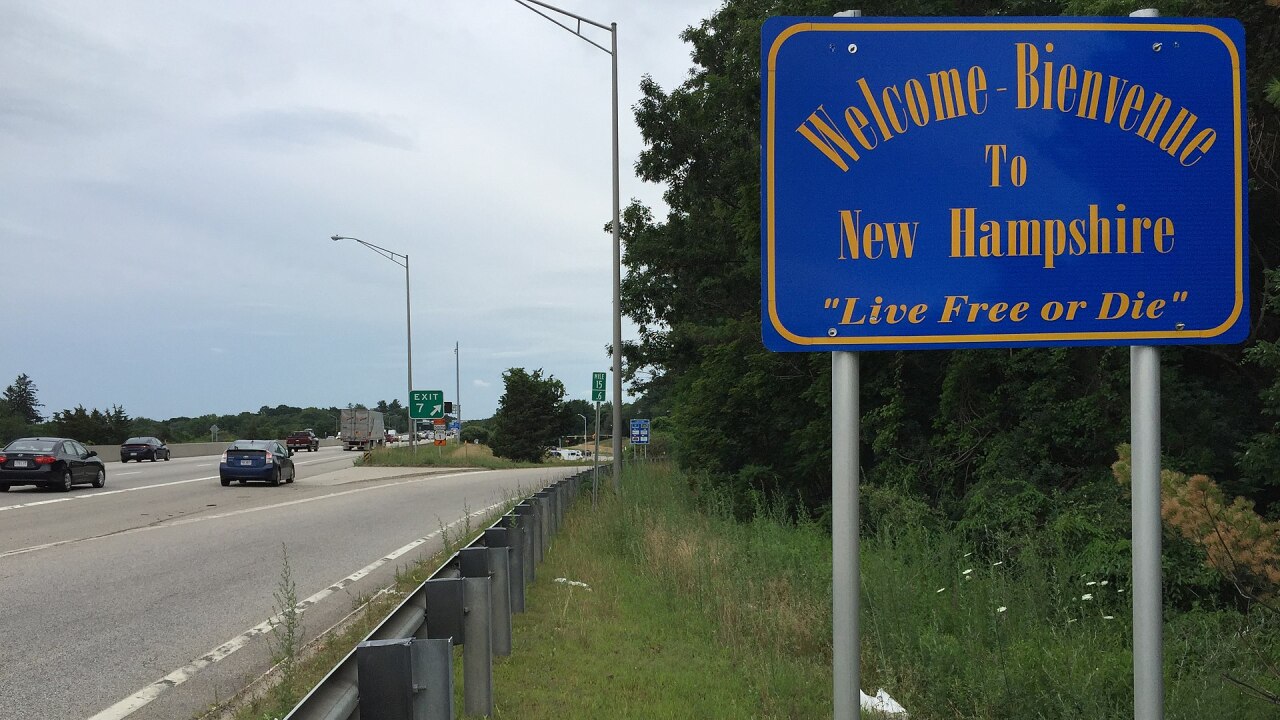 2017 View south along Interstate 95 (Blue Star Turnpike-New Hampshire Turnpike) entering Portsmouth, Rockingham County, New Hampshire from Kittery, York County, Maine