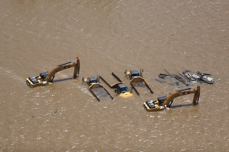 harvey-catepillar-bl083017