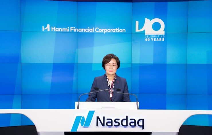 BonnieLee_Nasdaq_mc_12132259.jpg