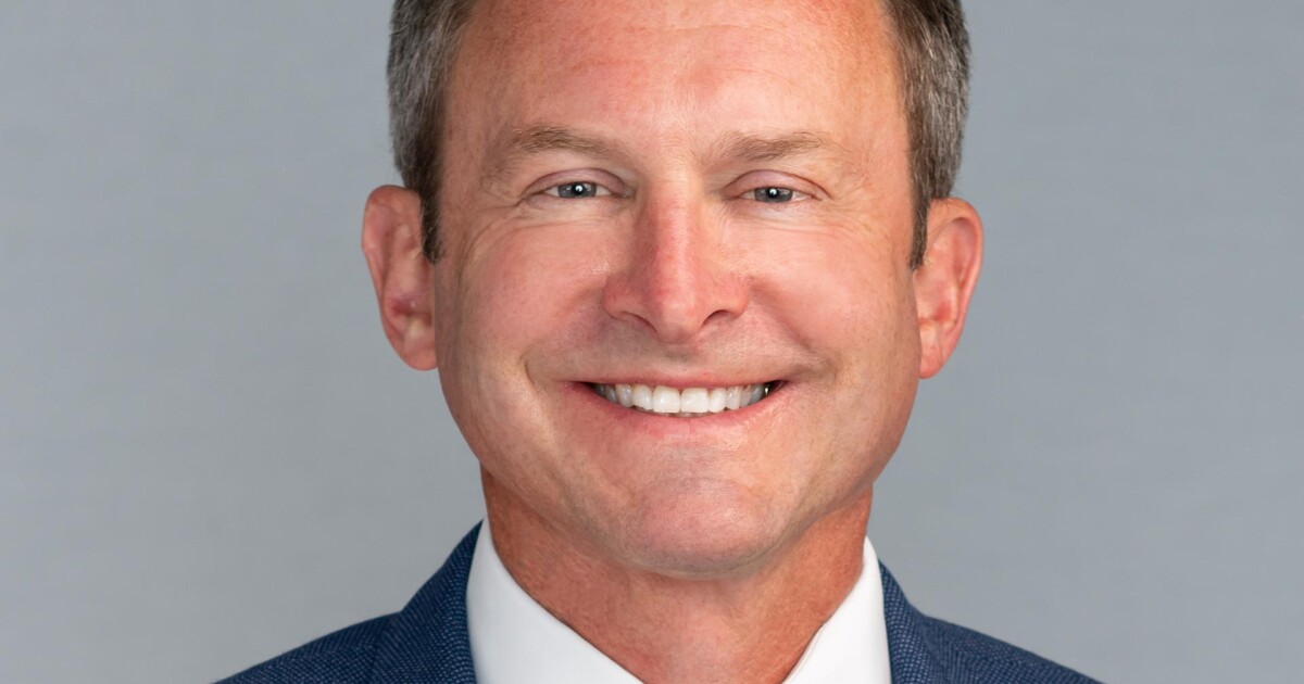 UMB hires 13 as it expands California trustee footprint UMB hires 13 as it expands California trustee footprint