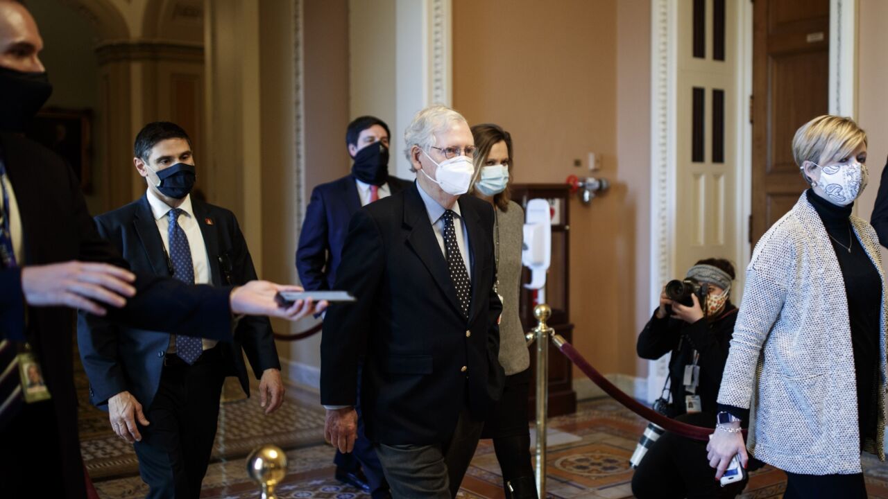 mcconnell-mitch-masked-aides.jpg