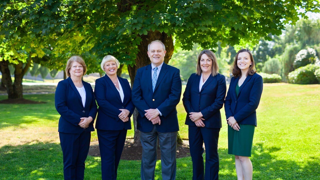 Advisor Blaine Werner says he used to think going independent was daunting, but he found the help his team needed in tru Independence. “Instead of reinventing the wheel, I just picked the hubcaps.” Pictured from left to right: Linda Brackett, Teri Hughes, Blaine Werner, Holly Matus and Werner’s daughter Margo Werner.
