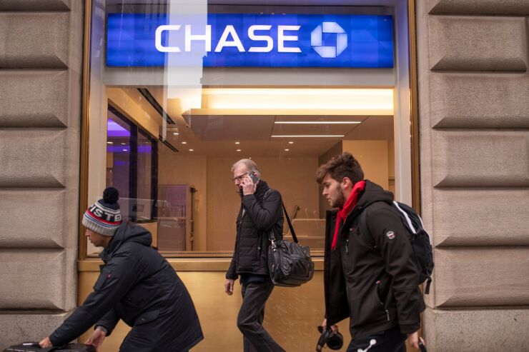 JPMorgan Falls on Trading Revenue Slump, Muted Loan Growth