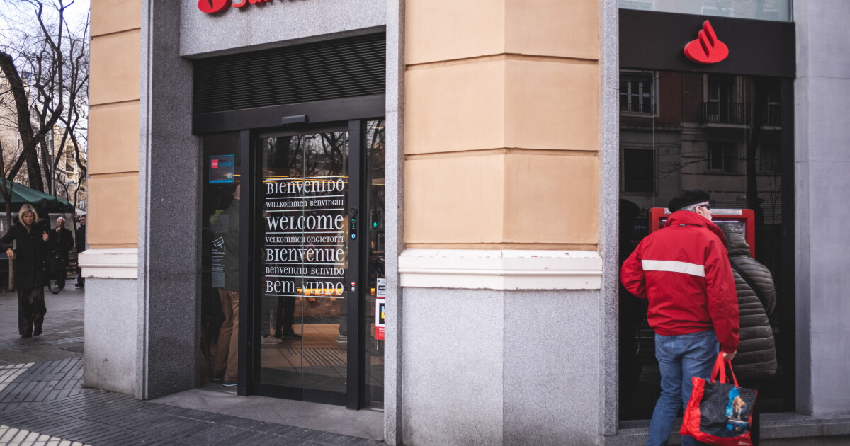 Santander still confident Webster deal will close this year