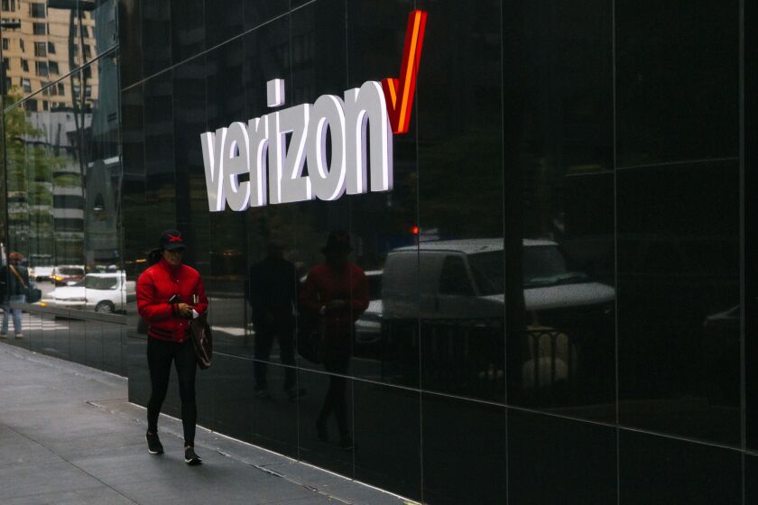 Verizon cardholders will receive 2% cash back on purchases at Verizon stores.
