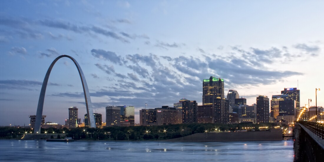 NMN073117-3-stlouis.jpg