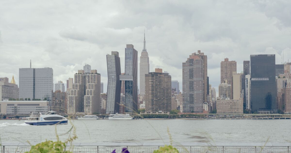 New York City, with mixed fiscal conditions, to bring B of GOs New York City, with mixed fiscal conditions, to bring B of GOs