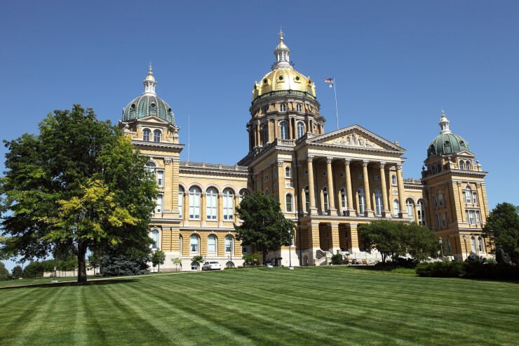 iowa-state-capitol-des-moines