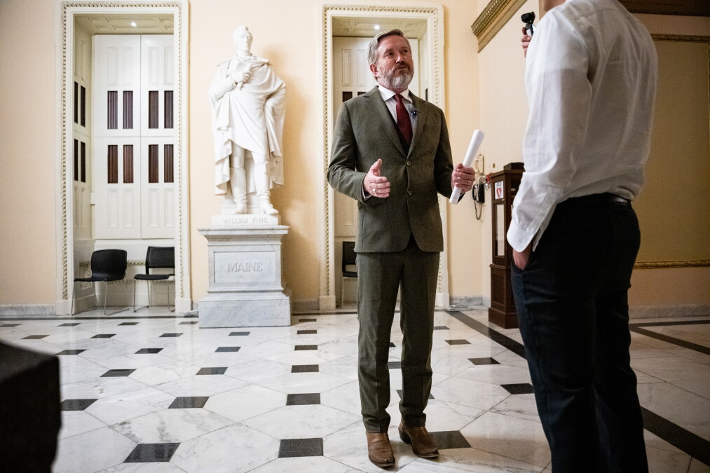 Photo for: Bill would force bank regulators to disclose Epstein records