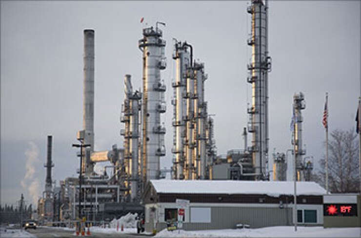 alaskan-oil-refinery-foto-357.jpg
