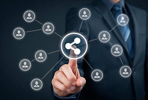 B2B-marketers-use-LinkedIn-to-share-content.jpg