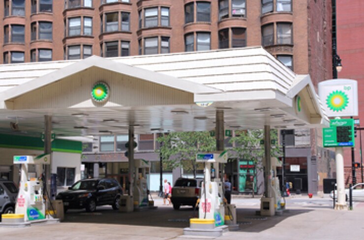 gas-station-chicago-istock-000027768369-large.jpg
